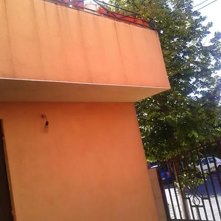 Casa Particulara *